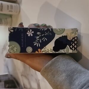 Aavrani cleansing serum